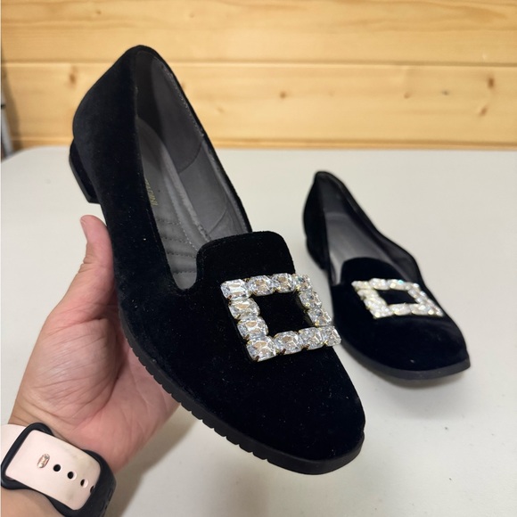 Adrienne Vittadini Black Velvet Flats Rhinestone Buckle Women’s 8 Fashion Shoes - Picture 1 of 8